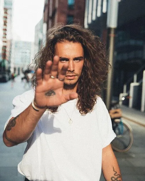 LONG CURLY HAIR WITH VOLUME